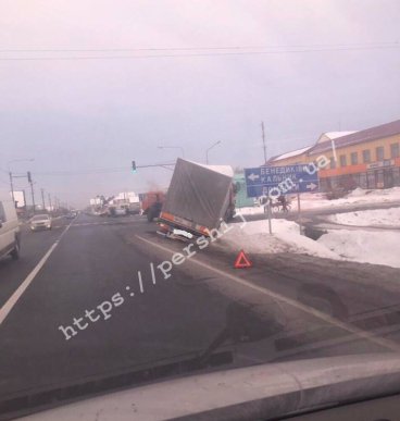 У Ракошині сталася ДТП за участі вантажівки – 02