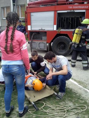 Мукачівські рятувальники ліквідовували пожежу у ЗОШ №13 – 04