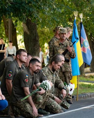 В Ужгороді поховали Героя, життя якого обірвалось на війні – 02