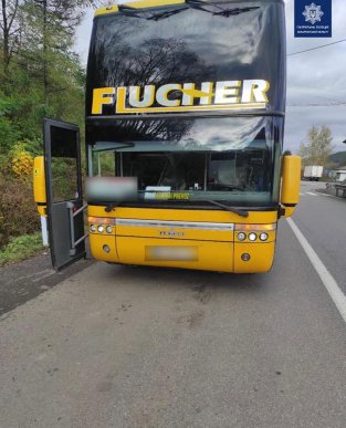 Перевезення під час карантину: патрульні складають адмінпротоколи на водіїв автобусів – 04