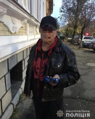 П’яні чоловіки скоїли злочин на автозаправці – 01 П’яні чоловіки скоїли злочин на автозаправці – 01