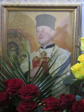 На Хустщині провели в останню путь священика, який загинув у ДТП під Житомиром – 05