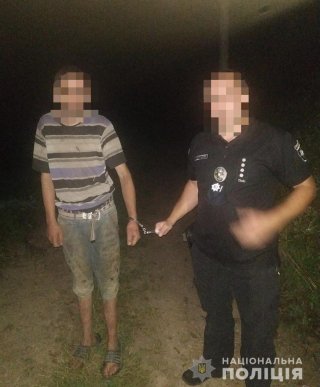 Молодий чоловік пограбував будинок своїх родичів – 01