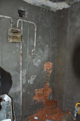 Іршавчани спільними зусиллями ремонтують квартиру, яка вигоріла вщент – 01 Іршавчани спільними зусиллями ремонтують квартиру, яка вигоріла вщент – 01