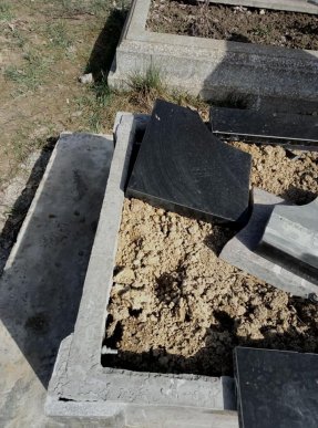 У Мукачеві на кладовищі розтрощили пам’ятники – 01 У Мукачеві на кладовищі розтрощили пам’ятники – 01