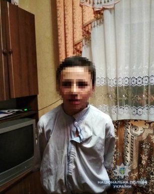 Вчора ввечері дитина впала у яму. Самотужки вибратися з неї хлопчик не зміг – 03