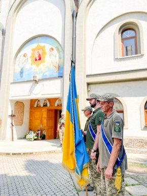 У Мукачеві поховали Героя, який віддав життя за Україну – 06