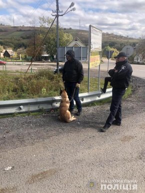 На Закарпатті поліцейські вилучили наркотики в іноземців  – 01