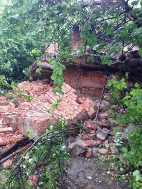 В одному з мукачівських підприємств на людей обвалилася залізобетонна плита – 02