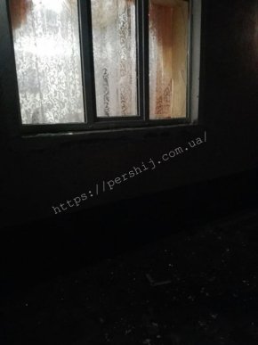 Вночі невідомі закинули на подвір’я одного з будинків Мукачева предмет, що вибухнув – 01