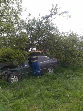 Рятувальники розповіли про стан дітей, які вчора потрапили в ДТП на Хустщині – 01