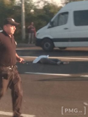 На трасі "Київ-Чоп" сталася страшна аварія. Загинула дівчина – 01