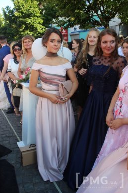 У Мукачеві нагородили випускників-медалістів – 77