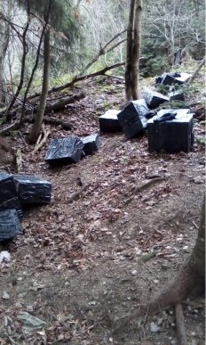 Поблизу кордону знайшли 20 ящиків із сигаретами – 01