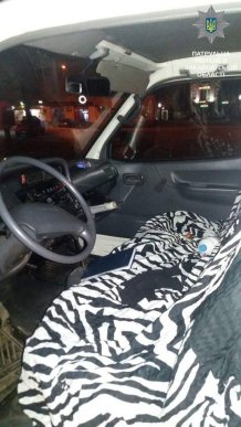 Вночі патрульні затримали чоловіка, який проник у чужу машину – 03