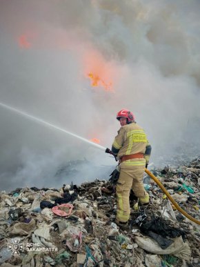 Знову горить на Ужгородщині: у вогні — сміттєзвалище у Барвінку – 04
