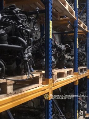 На Закарпатті викрили склад із дороговартісними автозапчастинами: усі подробиці – 03
