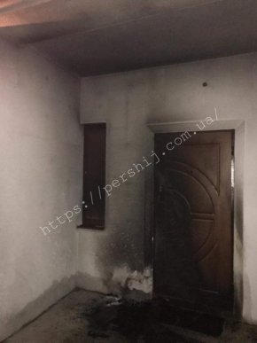 В Мукачеві невідомі підпалили будинок – 04