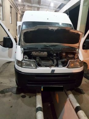 Чергова "знахідка": прикордонники вилучили понад 7 тисяч пачок контрабандних цигарок – 05