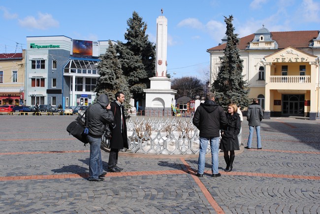 Несанкціонований мітинг в центрі Мукачева з тріском провалився... люди не прийшли (ФОТО) Несанкціонований мітинг в центрі Мукачева з тріском провалився... люди не прийшли (ФОТО)