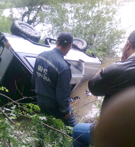 Встановлено особу водія, що втопився у Тисі (ФОТО) Встановлено особу водія, що втопився у Тисі (ФОТО)
