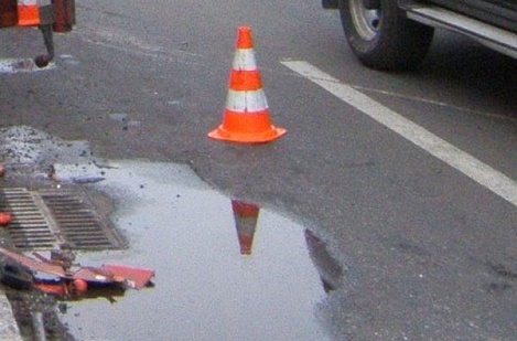 В Ужгороді водій "Ауді" в’їхав у дерево В Ужгороді водій "Ауді" в’їхав у дерево