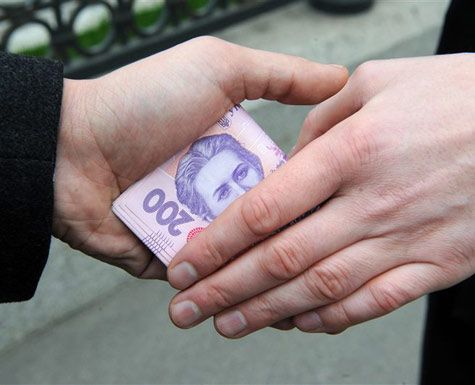 Декану УжНУ "шиють" ще один хабар Декану УжНУ "шиють" ще один хабар