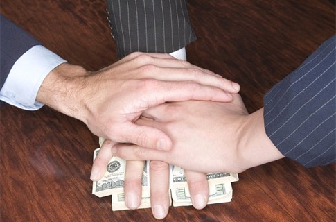 На Закарпатті лікарка вимагала $3 тис. за усиновлення дитини На Закарпатті лікарка вимагала $3 тис. за усиновлення дитини