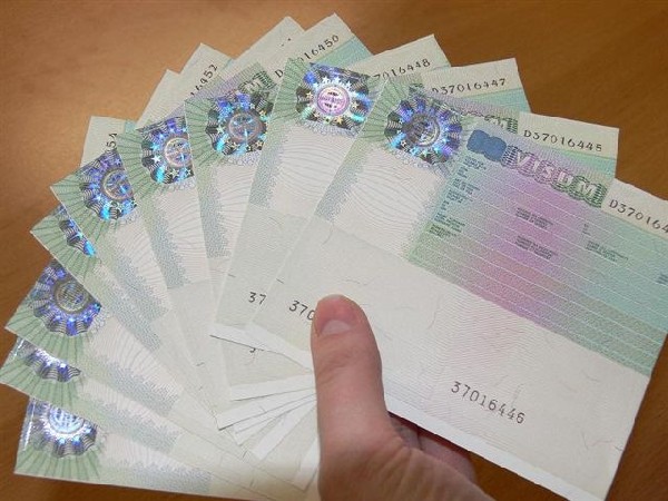 Бажаючі отримати шенгенську візу влаштували сутичку під Словацьким консульством (ВІДЕО) Бажаючі отримати шенгенську візу влаштували сутичку під Словацьким консульством (ВІДЕО)
