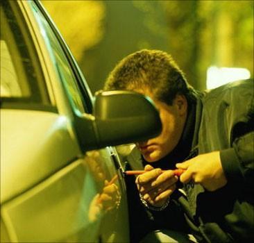 В Мукачеві автомобільного злодія спіймали на гарячому В Мукачеві автомобільного злодія спіймали на гарячому