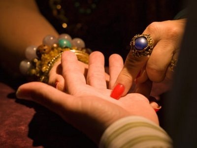 З мукачівки зняли порчу та золото З мукачівки зняли порчу та золото