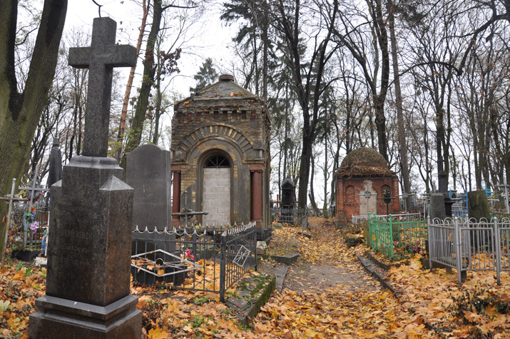 Психічно хворий чоловік вчинив вандалізм на кладовищі Психічно хворий чоловік вчинив вандалізм на кладовищі