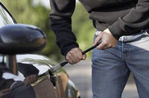В Мукачеві пограбували автомобіль ужгородця В Мукачеві пограбували автомобіль ужгородця