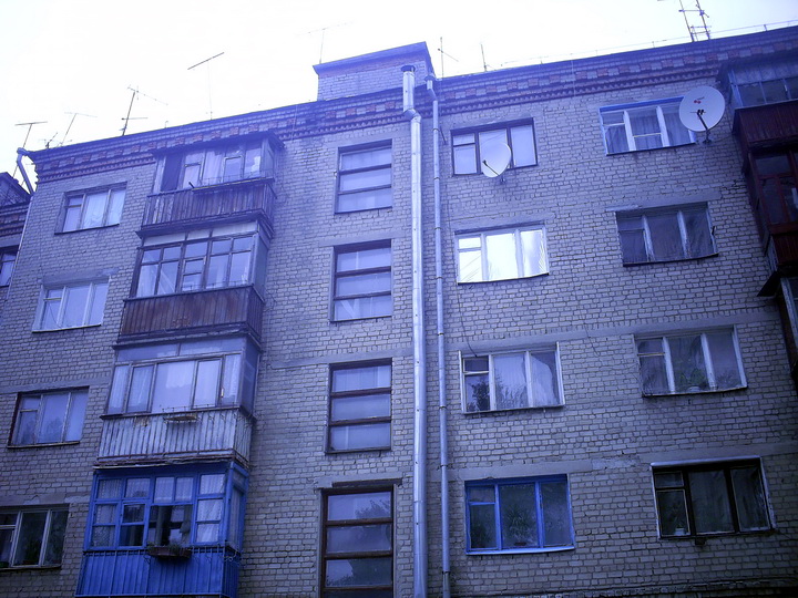 Ужгородку з неповнолітньою дитиною хочуть виселити з гуртожитку Ужгородку з неповнолітньою дитиною хочуть виселити з гуртожитку
