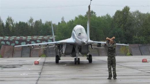 В небі Мукачева з’явились військові літаки (ФОТО) В небі Мукачева з’явились військові літаки (ФОТО)