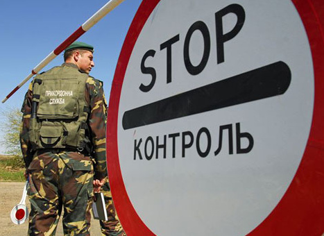 Прикордонники затримали поляка з підробними документами на автомобіль Прикордонники затримали поляка з підробними документами на автомобіль