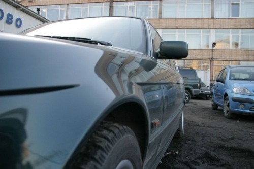 На Рахівщині невідомі викрали авто, спустили на ньому колеса та покинули На Рахівщині невідомі викрали авто, спустили на ньому колеса та покинули