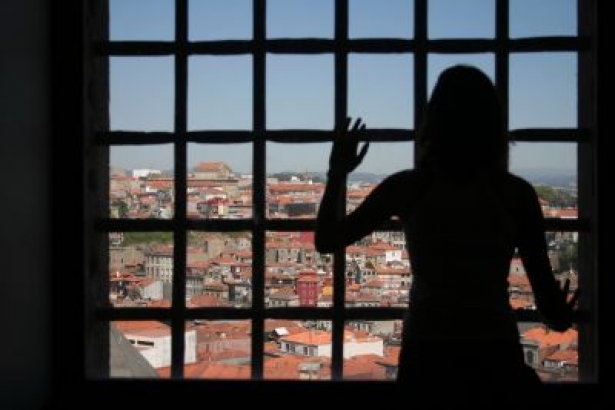 В Харкові посеред білого дня дівчину заштовхали в авто В Харкові посеред білого дня дівчину заштовхали в авто