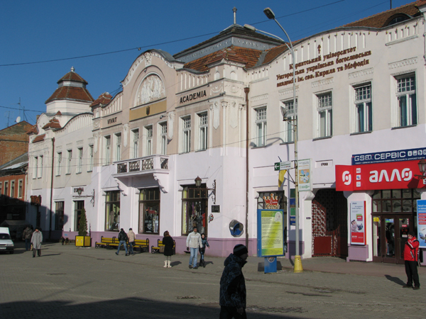 Офіційна позиція щодо подій в "Короні": міліція виконувала рішення суду Офіційна позиція щодо подій в "Короні": міліція виконувала рішення суду