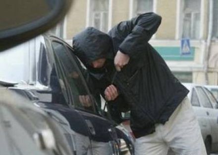 На Перечинщині жінка невдало пограбувала автомобіль На Перечинщині жінка невдало пограбувала автомобіль