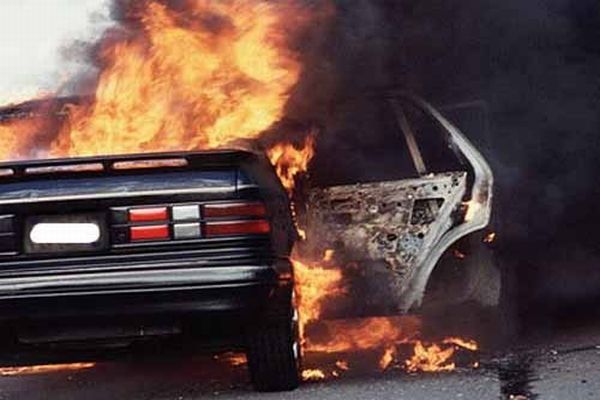 У Мукачеві горів автомобіль "Хонда" У Мукачеві горів автомобіль "Хонда"