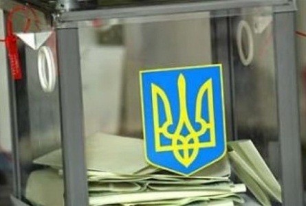Вячеслав Шутко контролює процес голосування у Мукачеві Вячеслав Шутко контролює процес голосування у Мукачеві