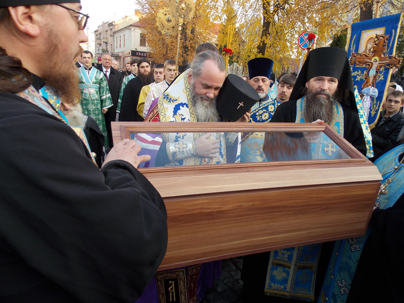 На Закарпатті перебуває всесвітня святиня – плащаниця Божої Матері (ВІДЕО) На Закарпатті перебуває всесвітня святиня – плащаниця Божої Матері (ВІДЕО)