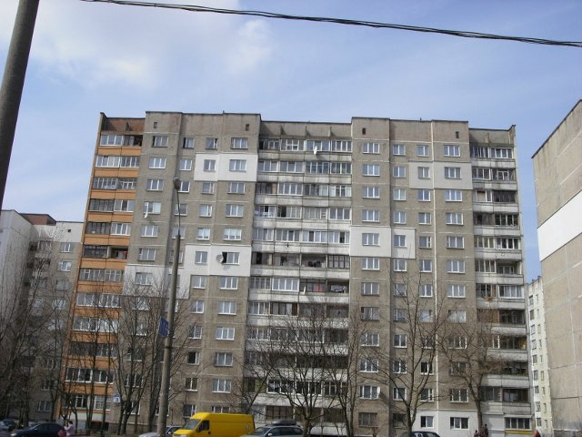 Жінка випала з другого поверху будинку Жінка випала з другого поверху будинку