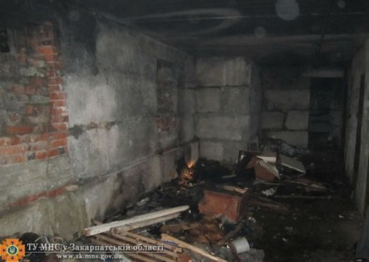 У Сваляві горів підвал житлового будинку: пожежники евакуювали 12 осіб (ФОТО) У Сваляві горів підвал житлового будинку: пожежники евакуювали 12 осіб (ФОТО)