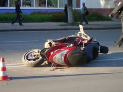 В Рахові вантажівка наїхала на скутер В Рахові вантажівка наїхала на скутер