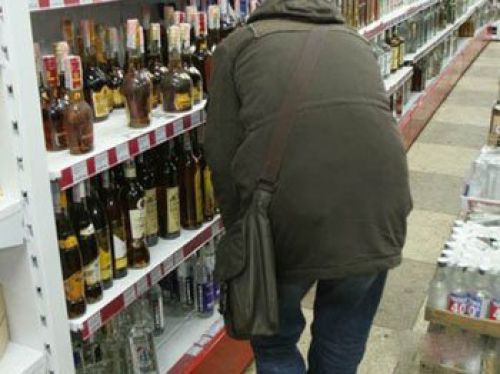 В Тячівському районі з магазину вкрали гроші і горілку В Тячівському районі з магазину вкрали гроші і горілку