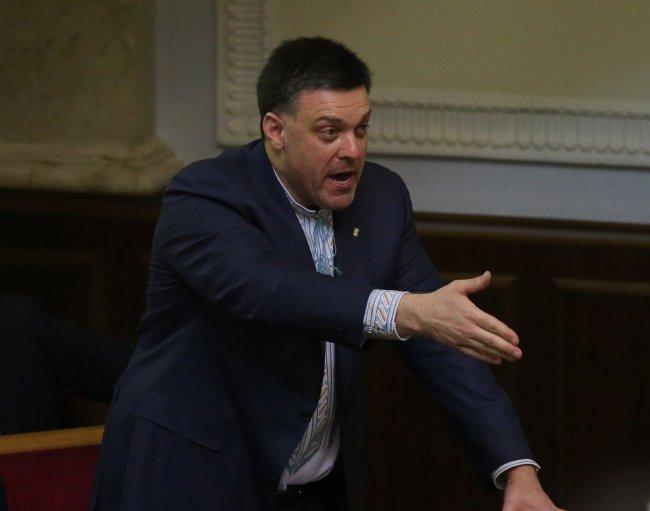 Комуністи та регіонали освистали Тягнибока за ідею розмовляти українською Комуністи та регіонали освистали Тягнибока за ідею розмовляти українською