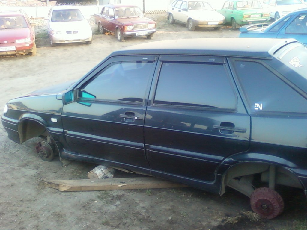 В Ужгороді з автомобілів крадуть колеса В Ужгороді з автомобілів крадуть колеса