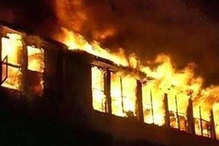 У Хусті горів житловий будинок У Хусті горів житловий будинок
